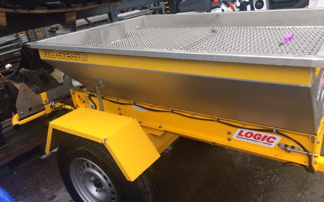 LOGIC GDS250 SALT SPREADER