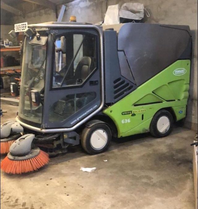 TENNANT 636 ROAD SWEEPING MACHINE