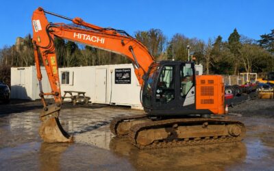 HITACHI ZX225